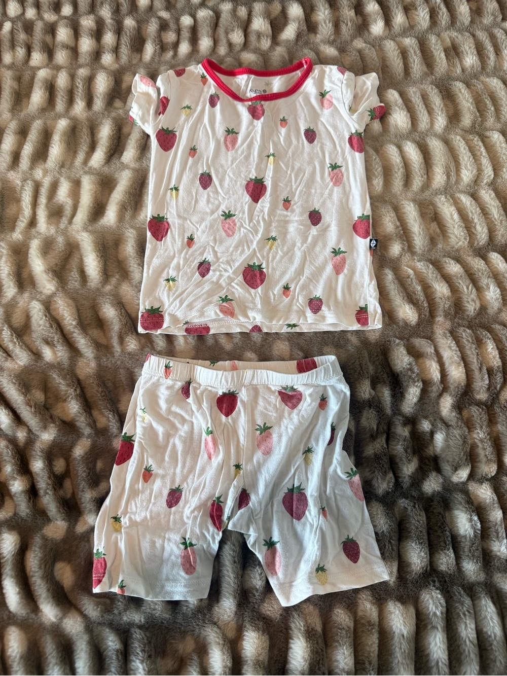 Kyte BABY White Strawberry Print Short Sleeve Pajama Set with Pink Accents
